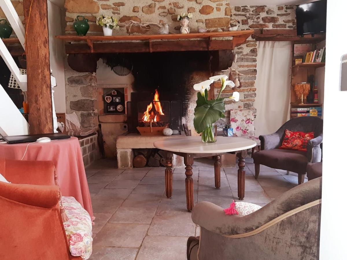 Gite Les Petits Chemins Ledeuix Exterior photo