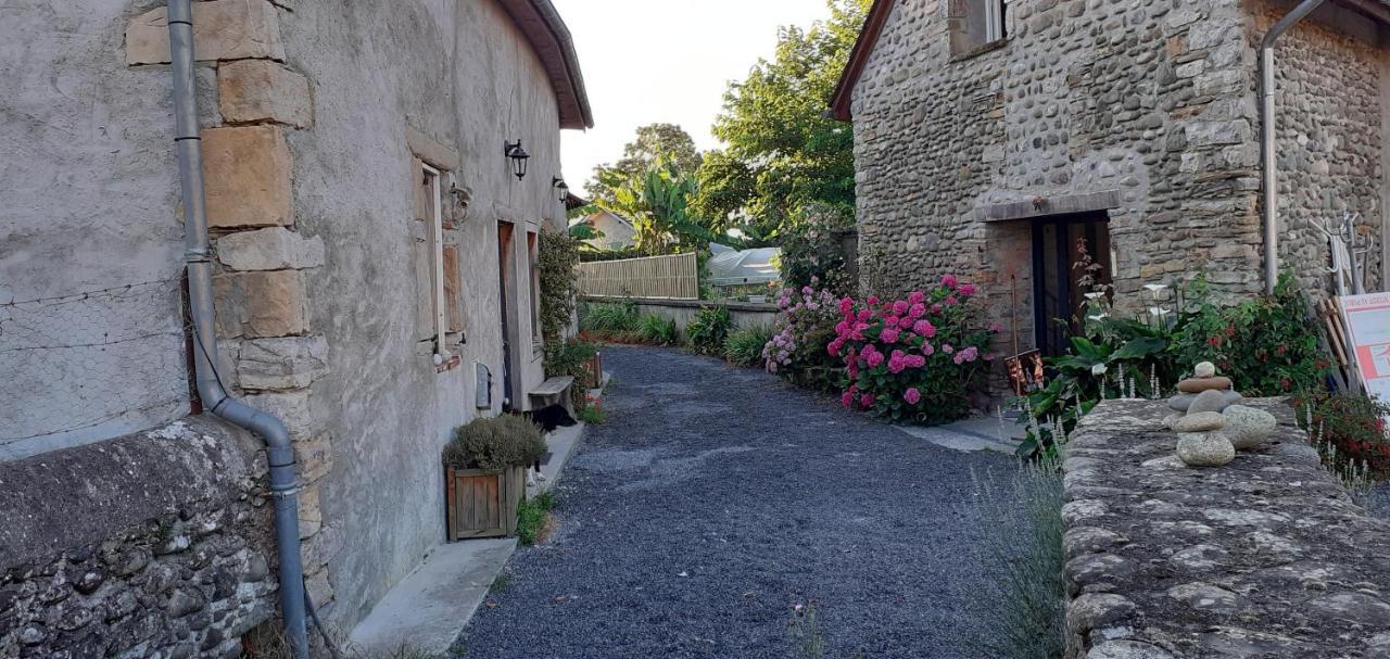 Gite Les Petits Chemins Ledeuix Exterior photo