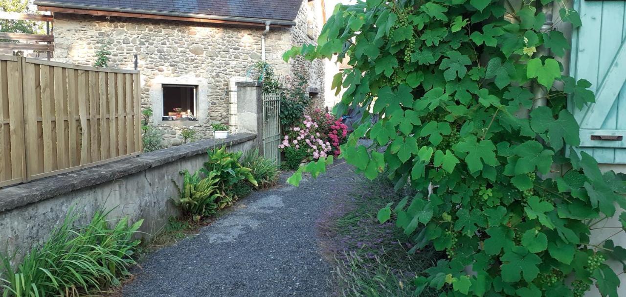 Gite Les Petits Chemins Ledeuix Exterior photo