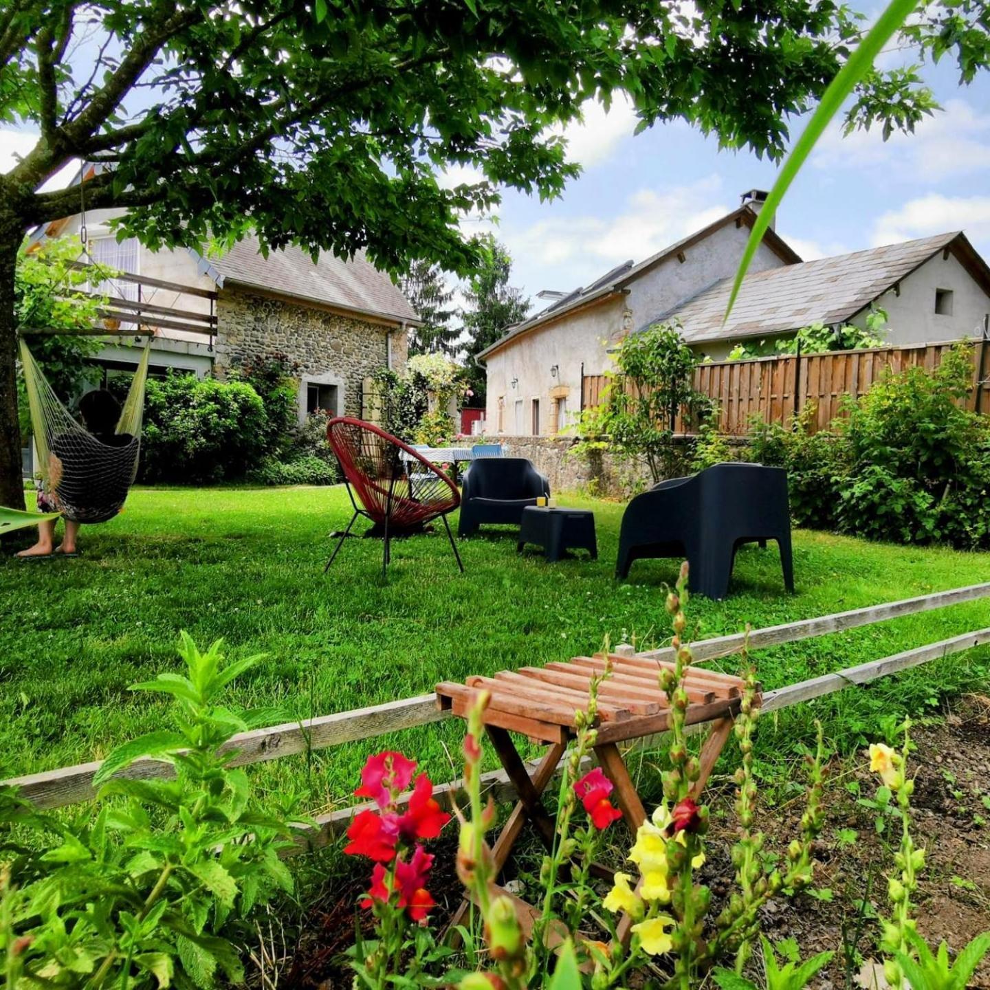 Gite Les Petits Chemins Ledeuix Exterior photo